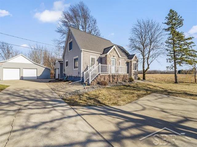 5860 N Center Road, Saginaw, MI 48604 — front exterior