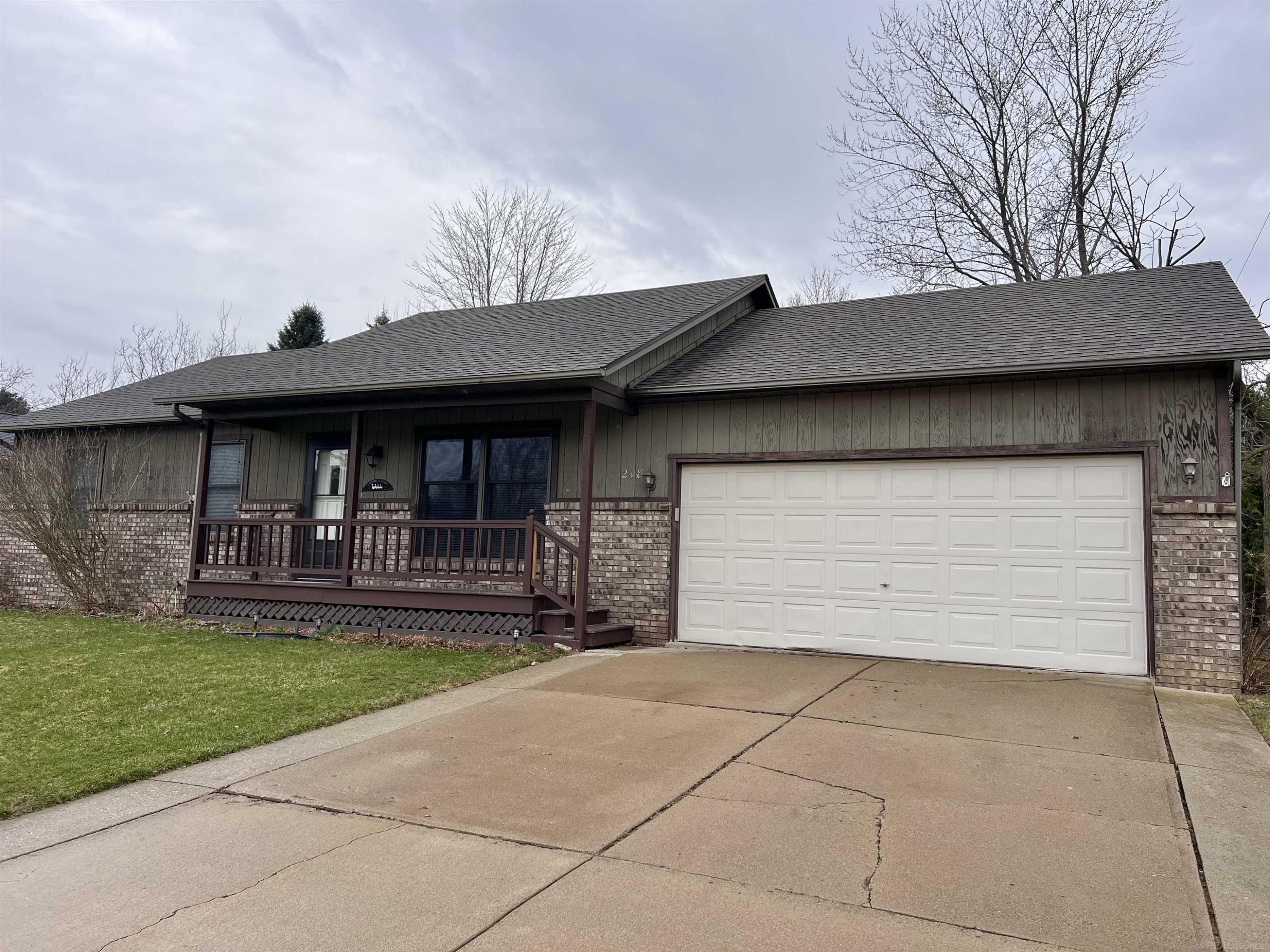 218 Jonathon Drive, Almont, MI 48033 — front exterior