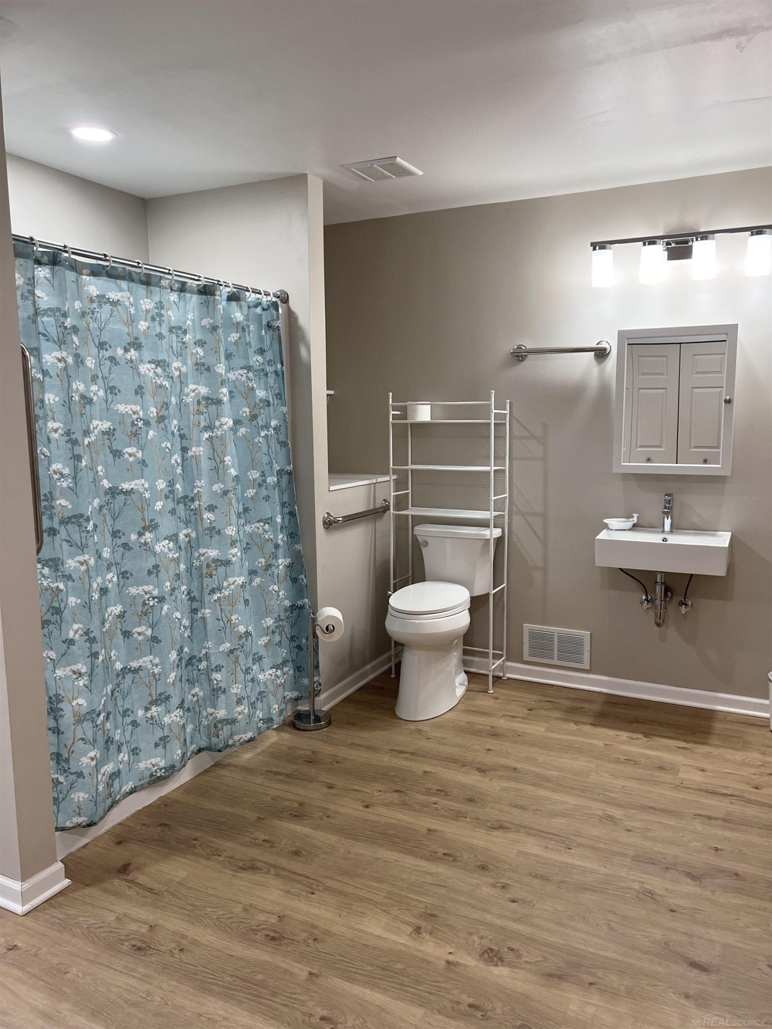 218 Jonathon Drive, Almont, MI 48033 — Photo 25
