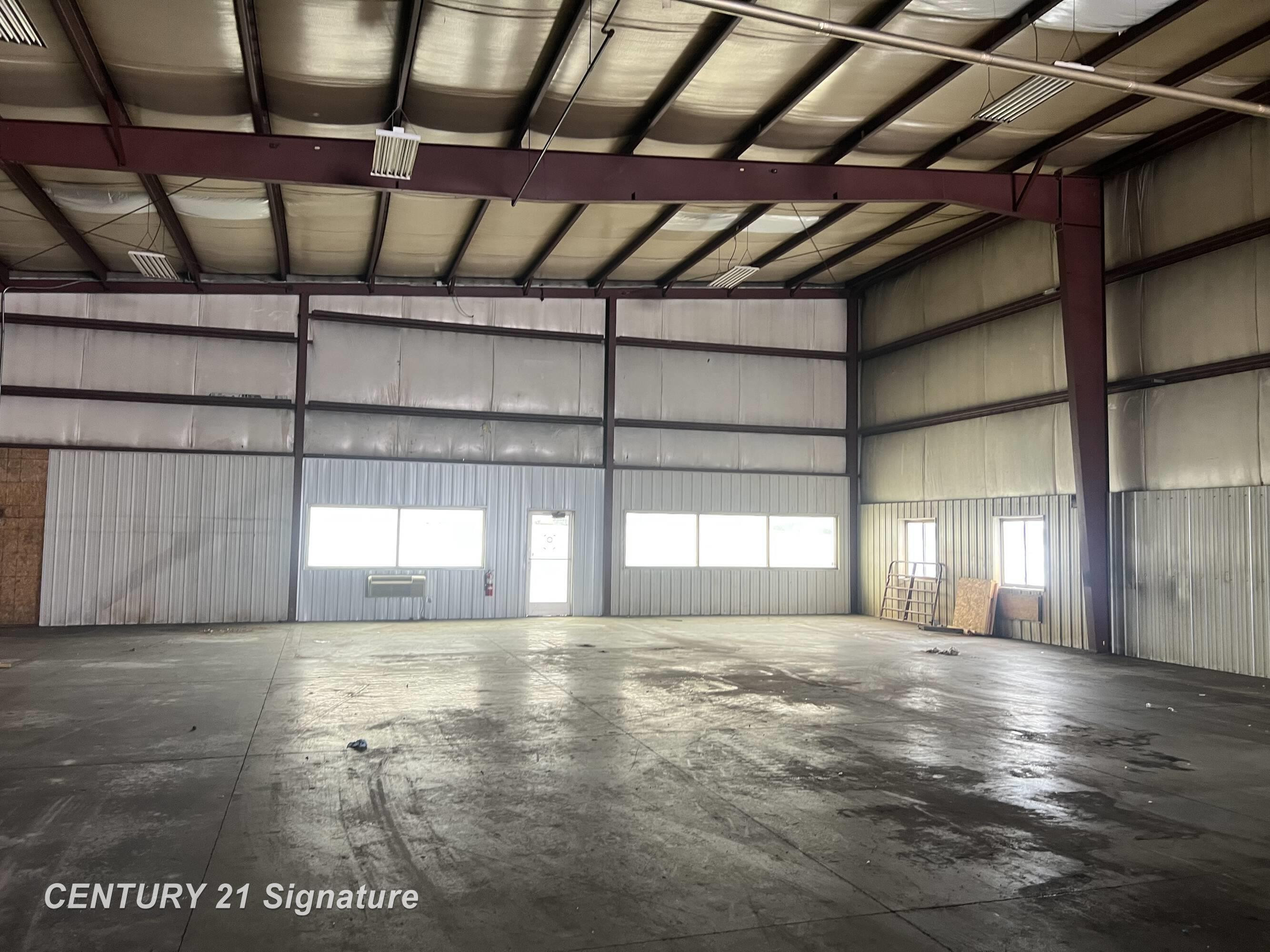 535-545 Clare Industrial Parkway, Clare, MI 48617 — Photo 2