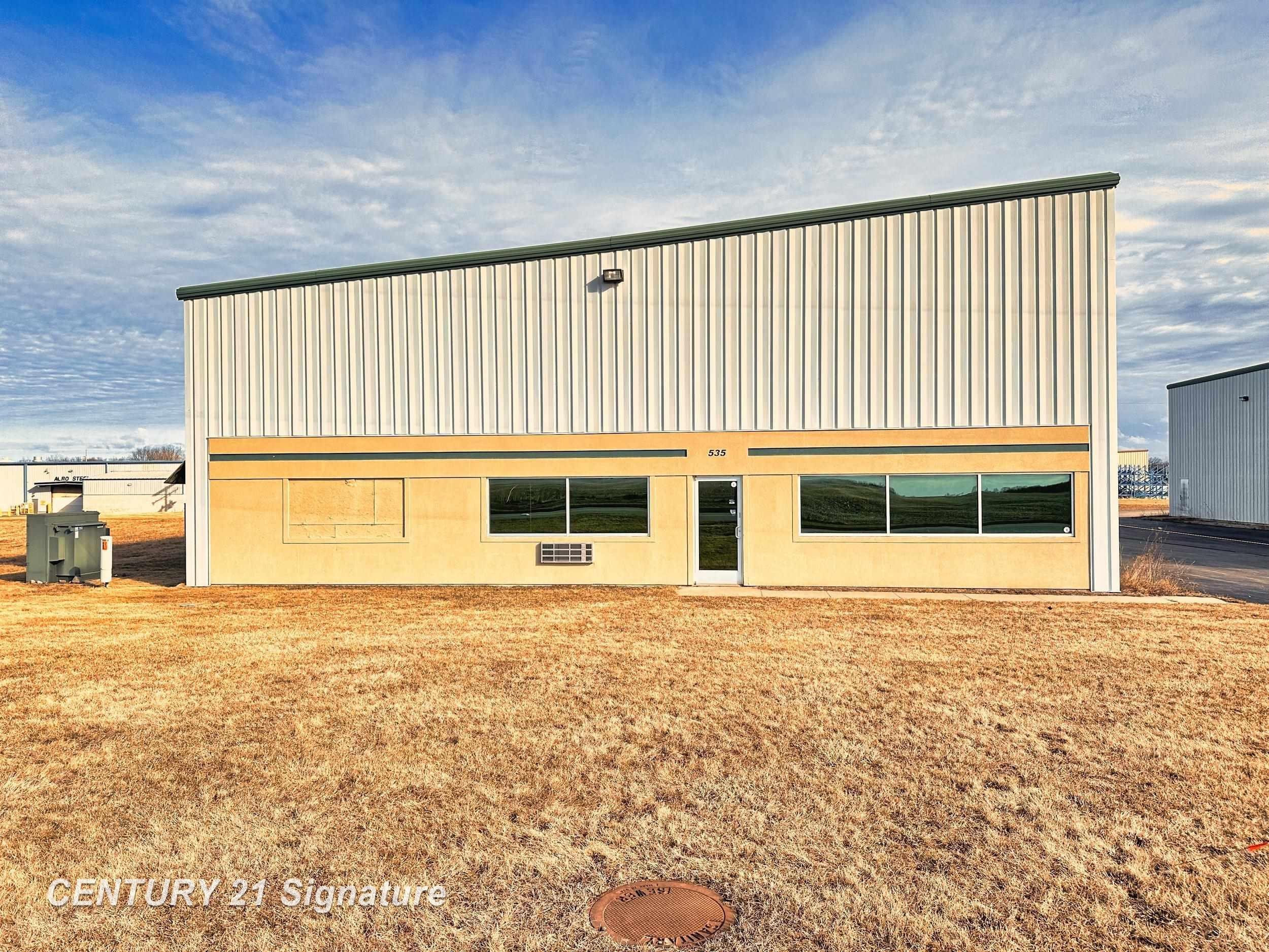 535-545 Clare Industrial Parkway, Clare, MI 48617 — Photo 17