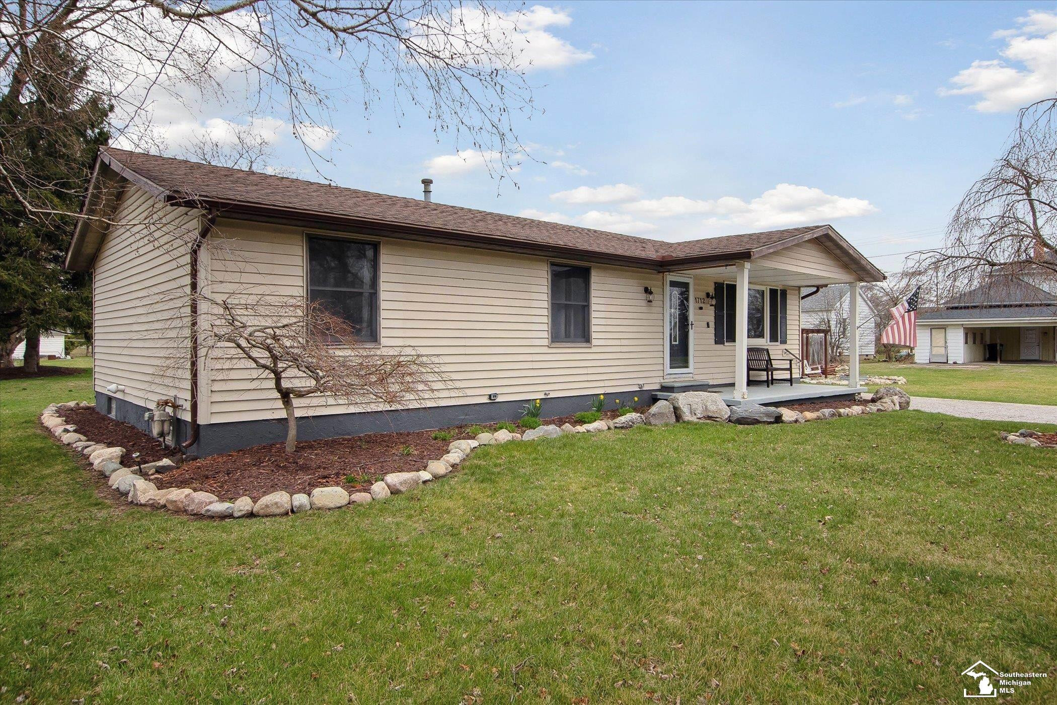 1712 Center Street, Carleton, MI 48117 — Photo 2