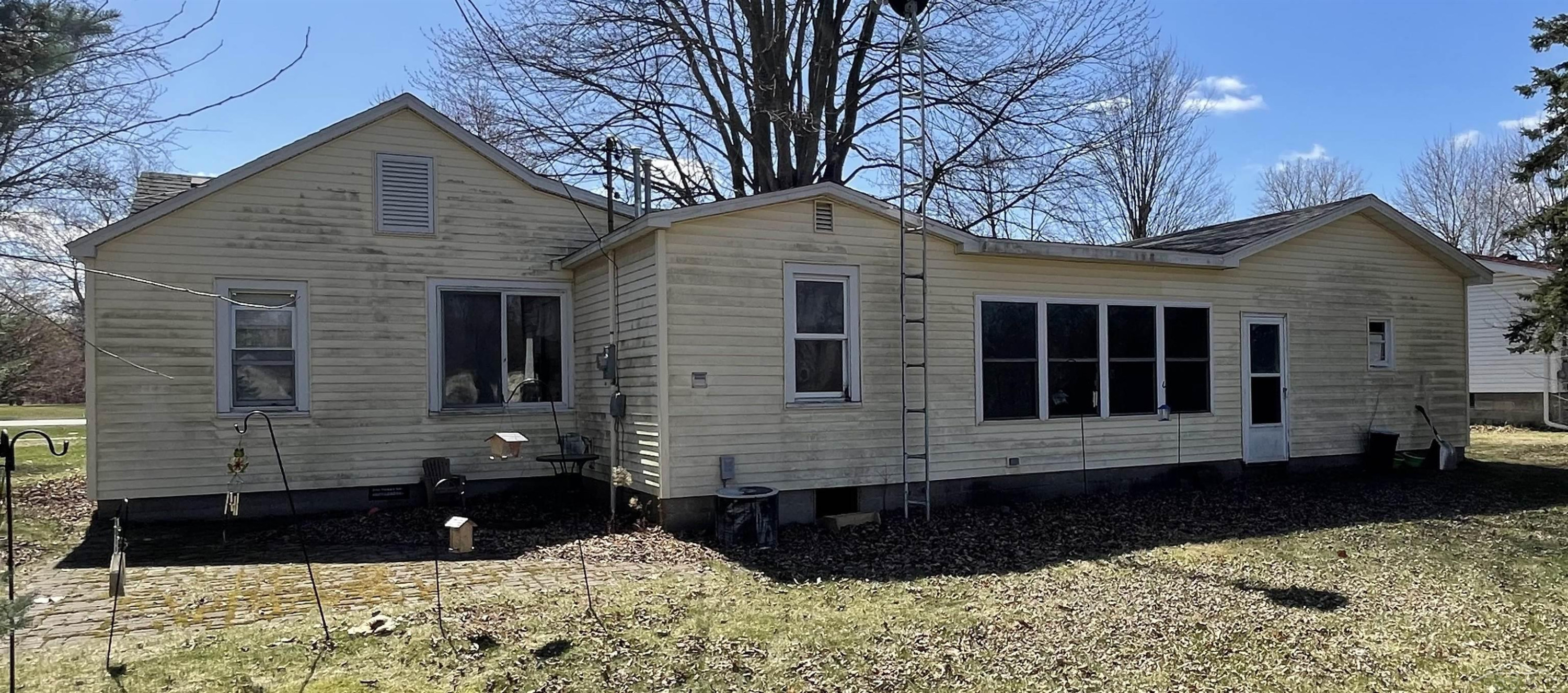 811 E Liberty Street, Chesaning, MI 48616 — Photo 4