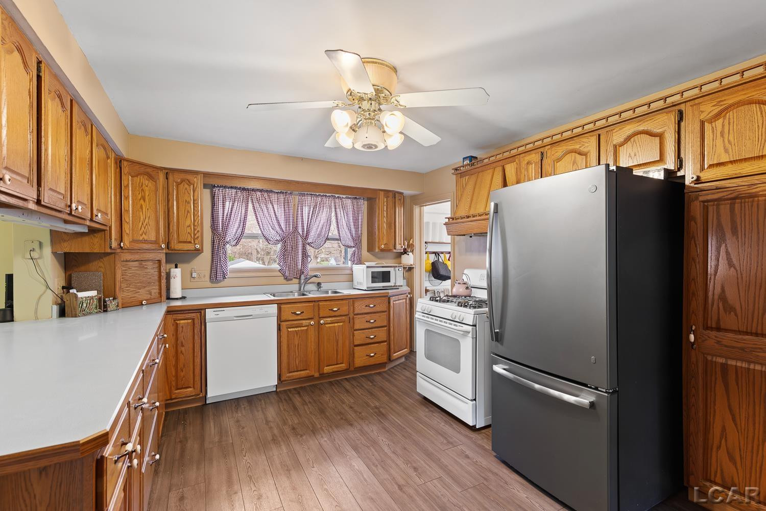 1247 Seneca Street, Adrian, MI 49221 — Photo 2