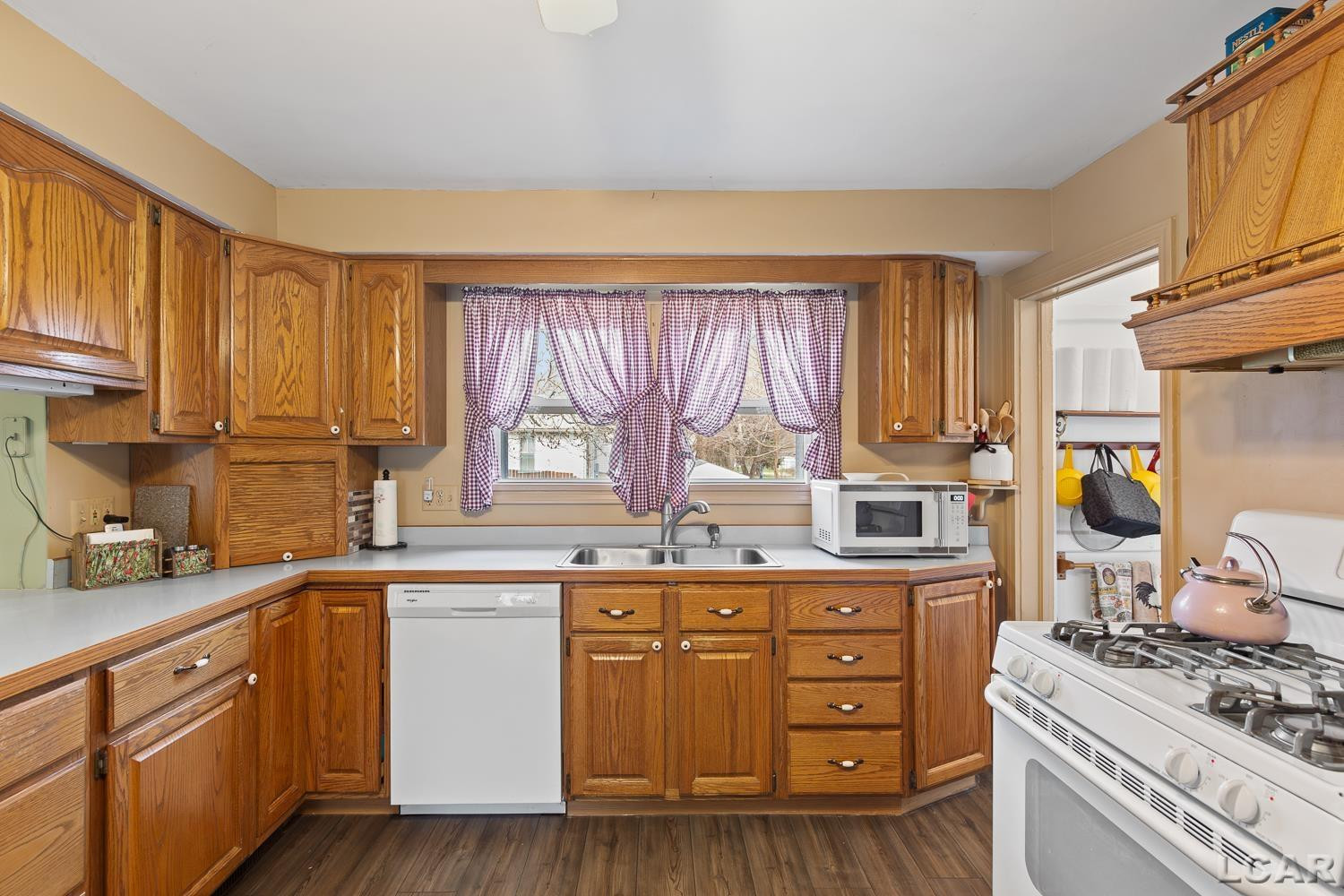 1247 Seneca Street, Adrian, MI 49221 — Photo 4
