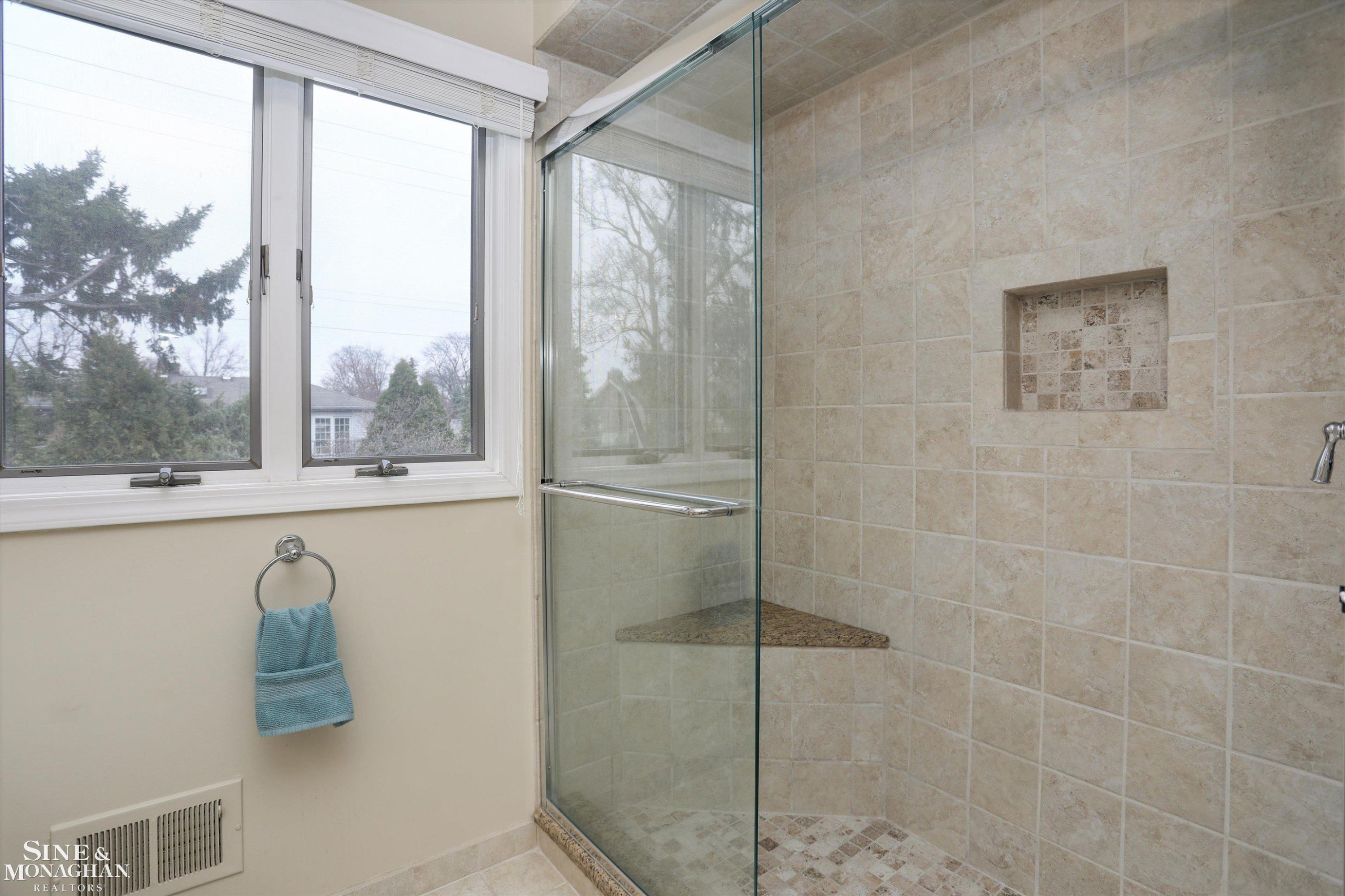 40 Regal Place, Grosse Pointe Shores, MI 48236 — Photo 29