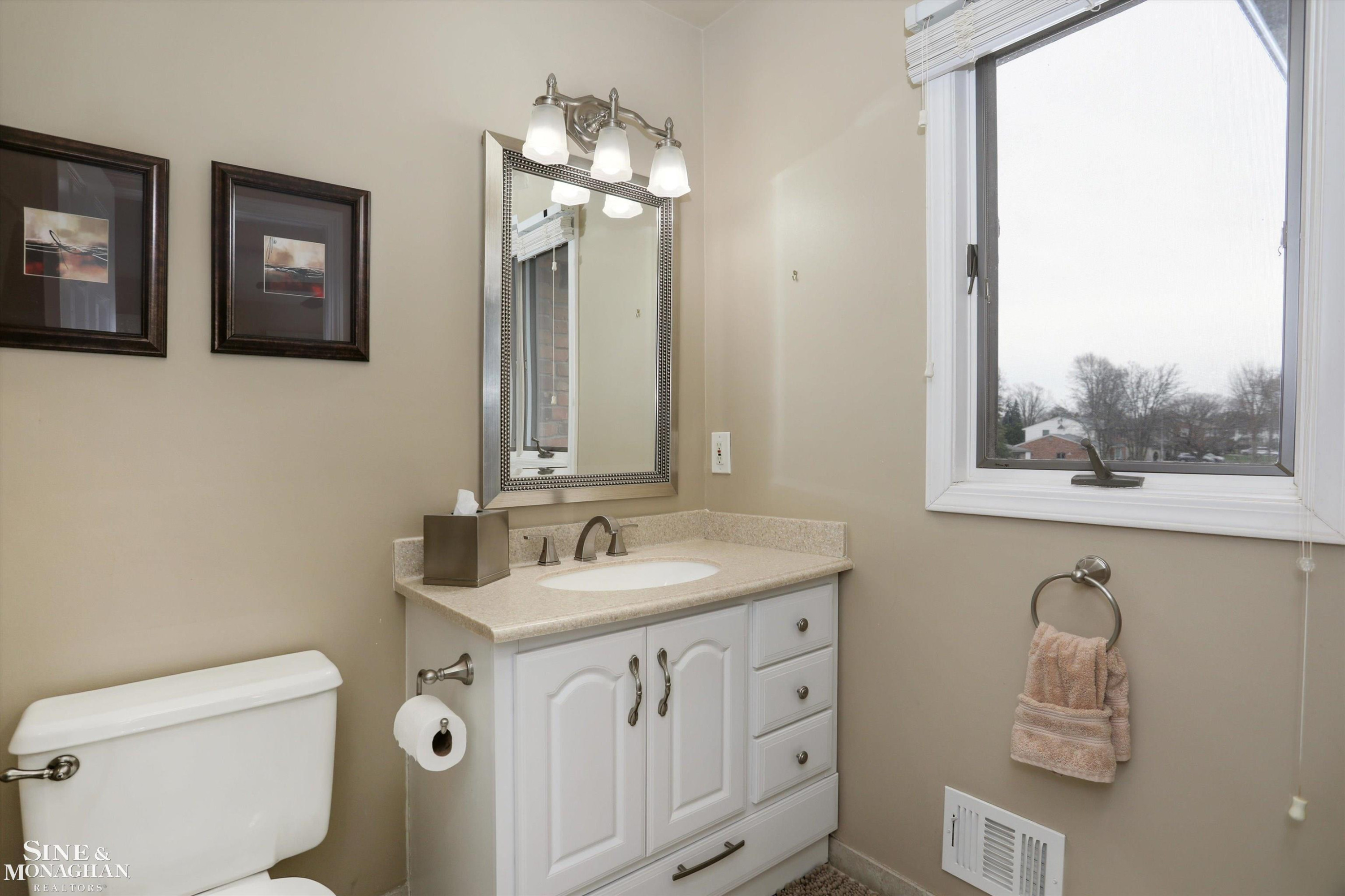 40 Regal Place, Grosse Pointe Shores, MI 48236 — Photo 32