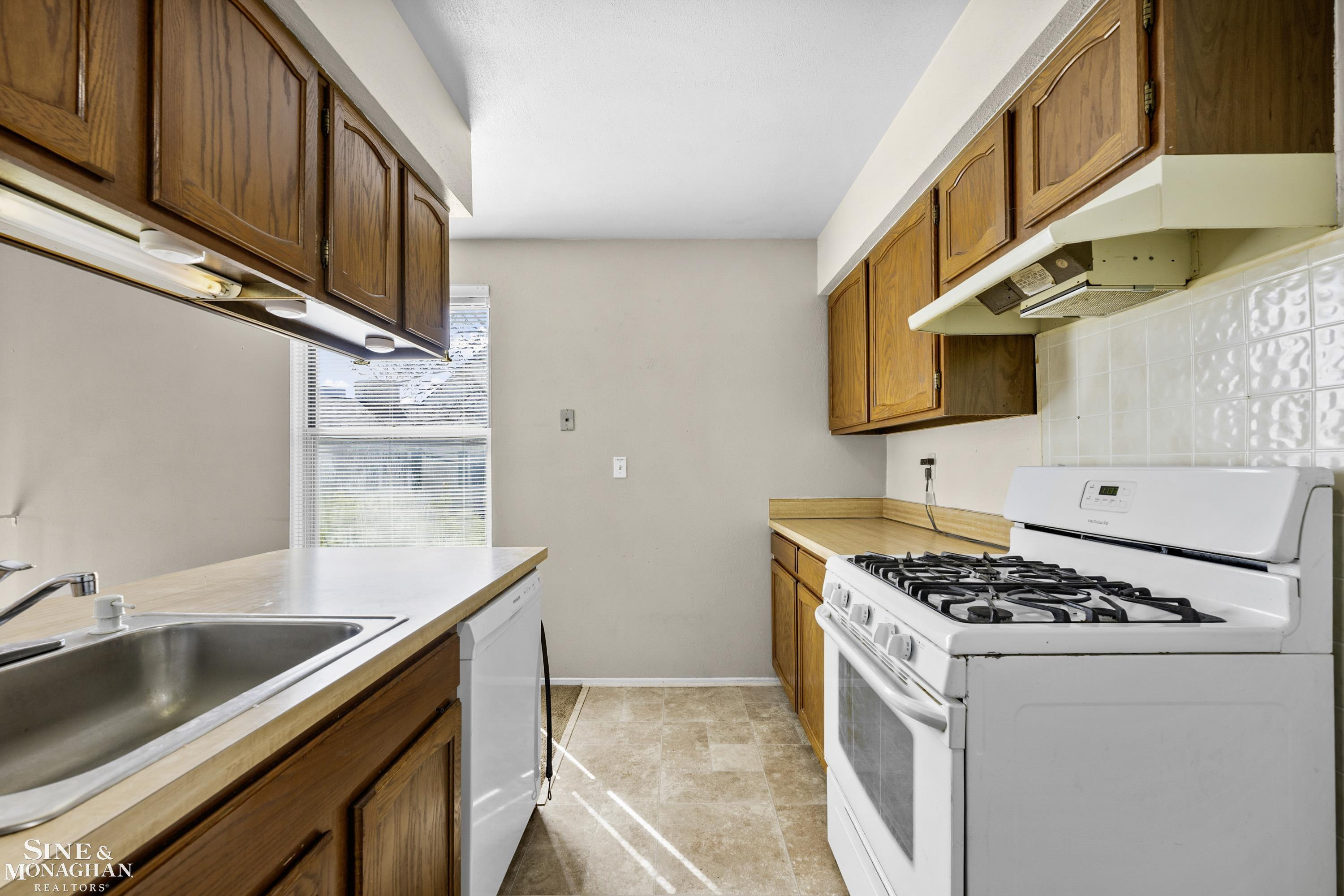331 Neptune Drive, Walled Lake, MI 48390 — Photo 10