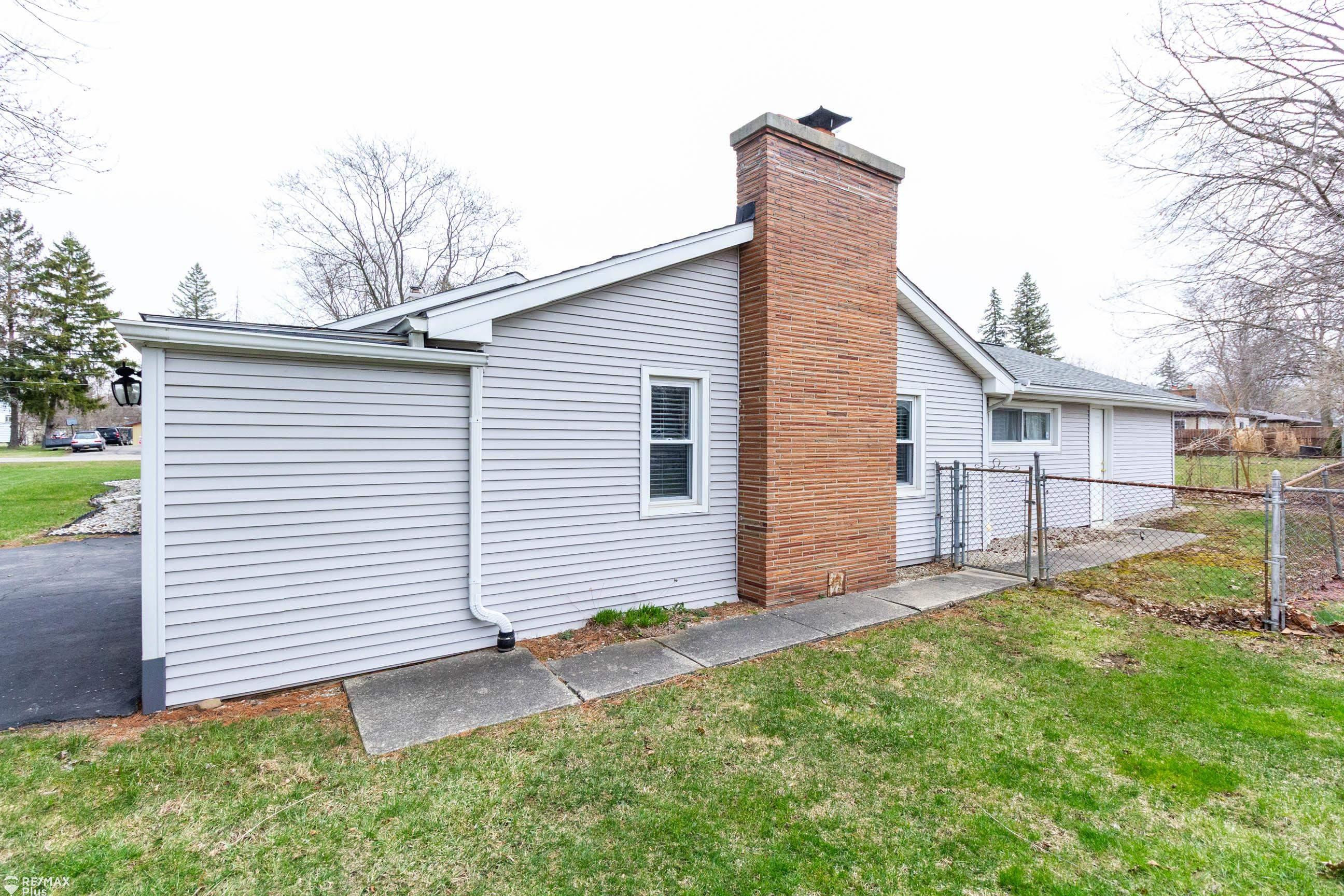 4374 Linda Street, Burton, MI 48509 — Photo 33