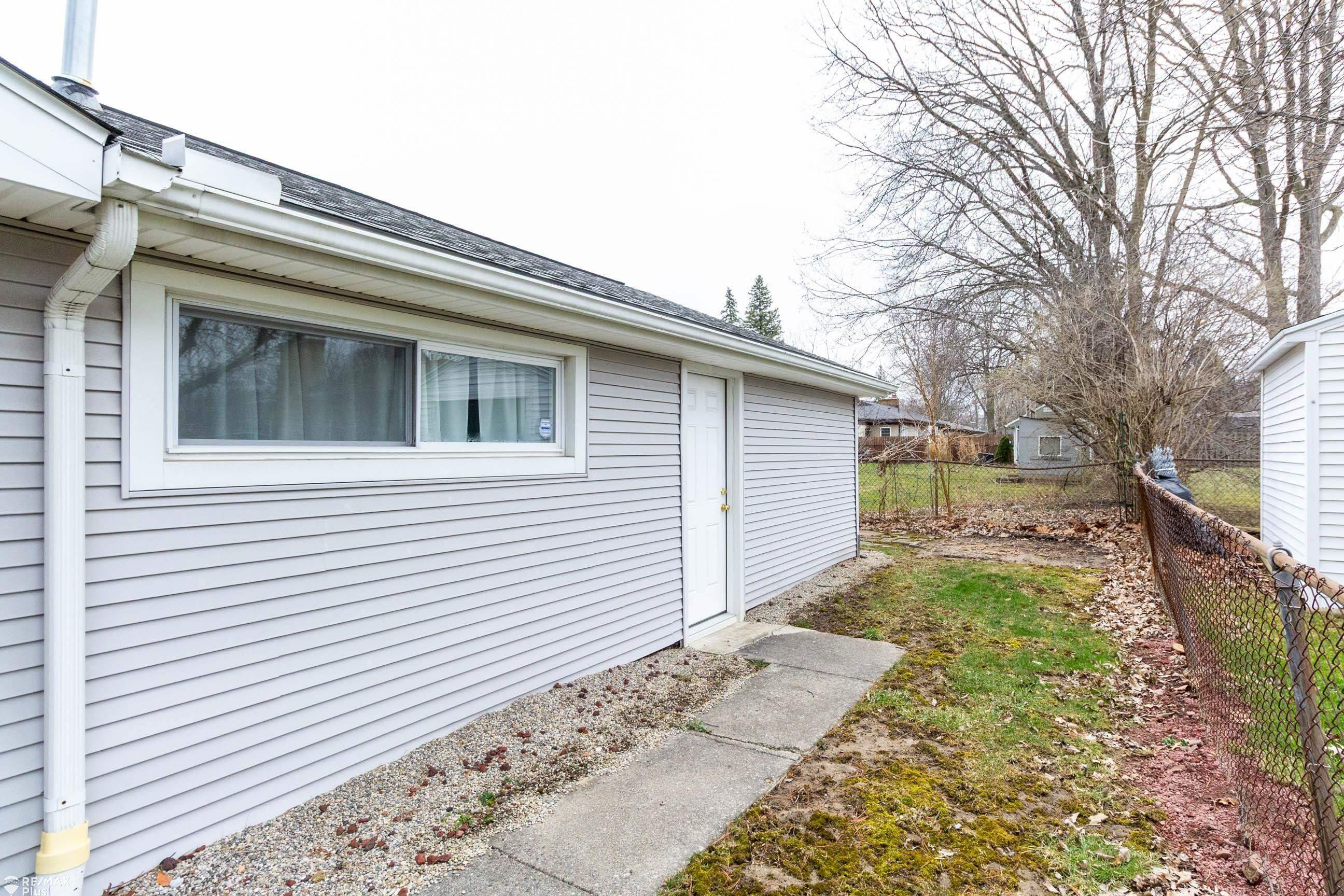 4374 Linda Street, Burton, MI 48509 — Photo 34