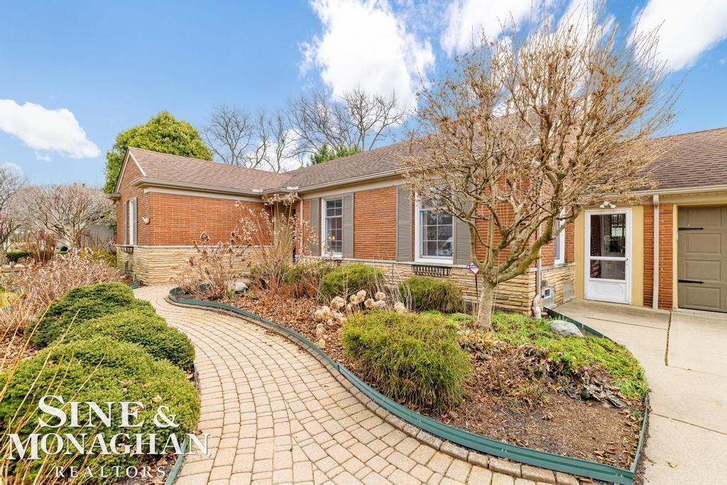 51 Roslyn Road, Grosse Pointe Shores, MI 48236 — Photo 2
