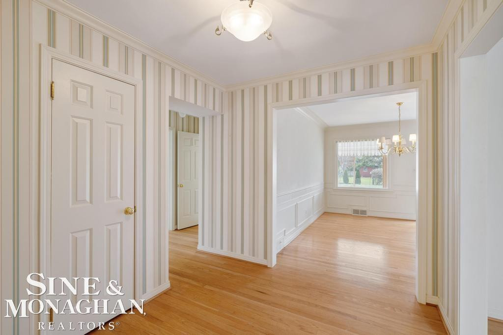 51 Roslyn Road, Grosse Pointe Shores, MI 48236 — Photo 3