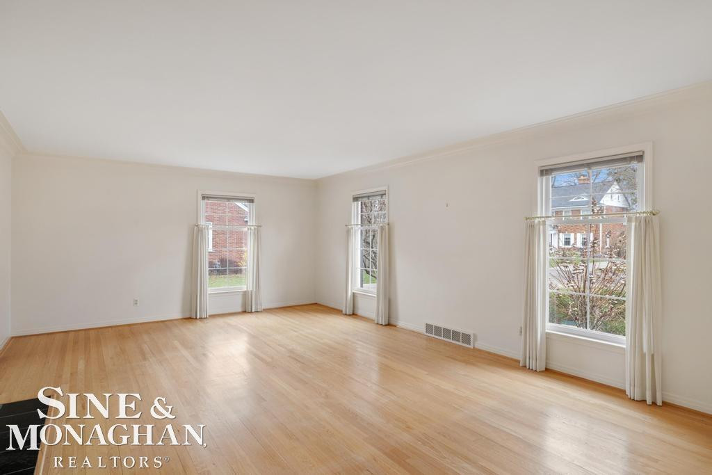 51 Roslyn Road, Grosse Pointe Shores, MI 48236 — Photo 5