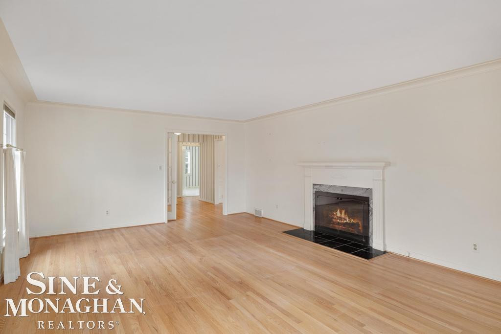 51 Roslyn Road, Grosse Pointe Shores, MI 48236 — Photo 6