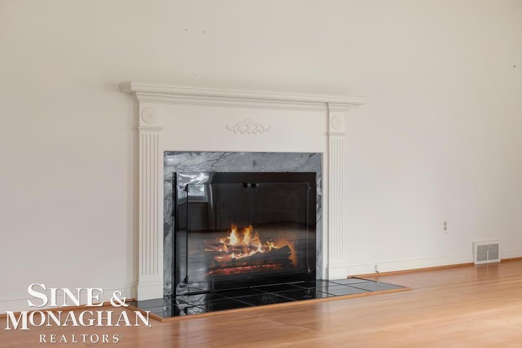 51 Roslyn Road, Grosse Pointe Shores, MI 48236 — Photo 7