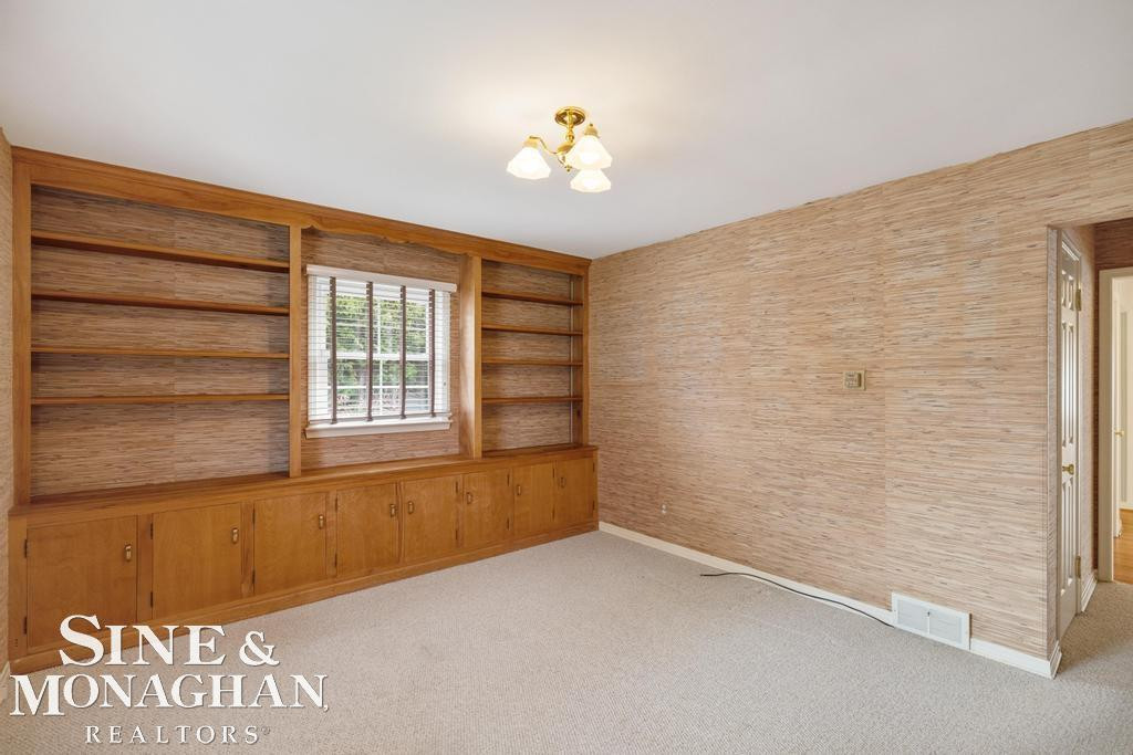 51 Roslyn Road, Grosse Pointe Shores, MI 48236 — Photo 10