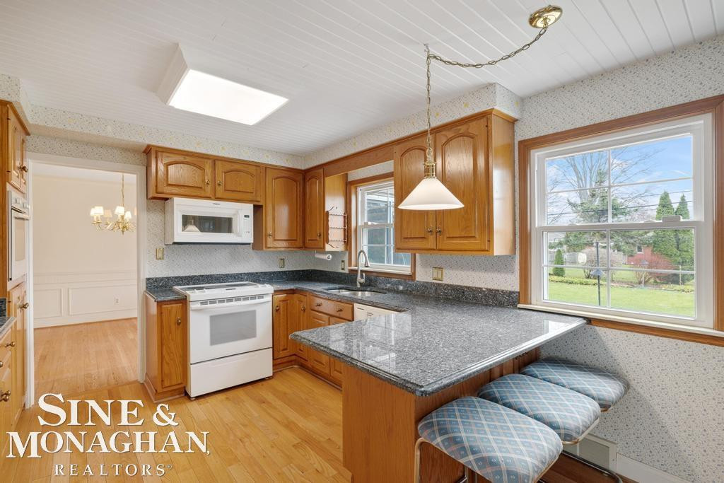 51 Roslyn Road, Grosse Pointe Shores, MI 48236 — Photo 13