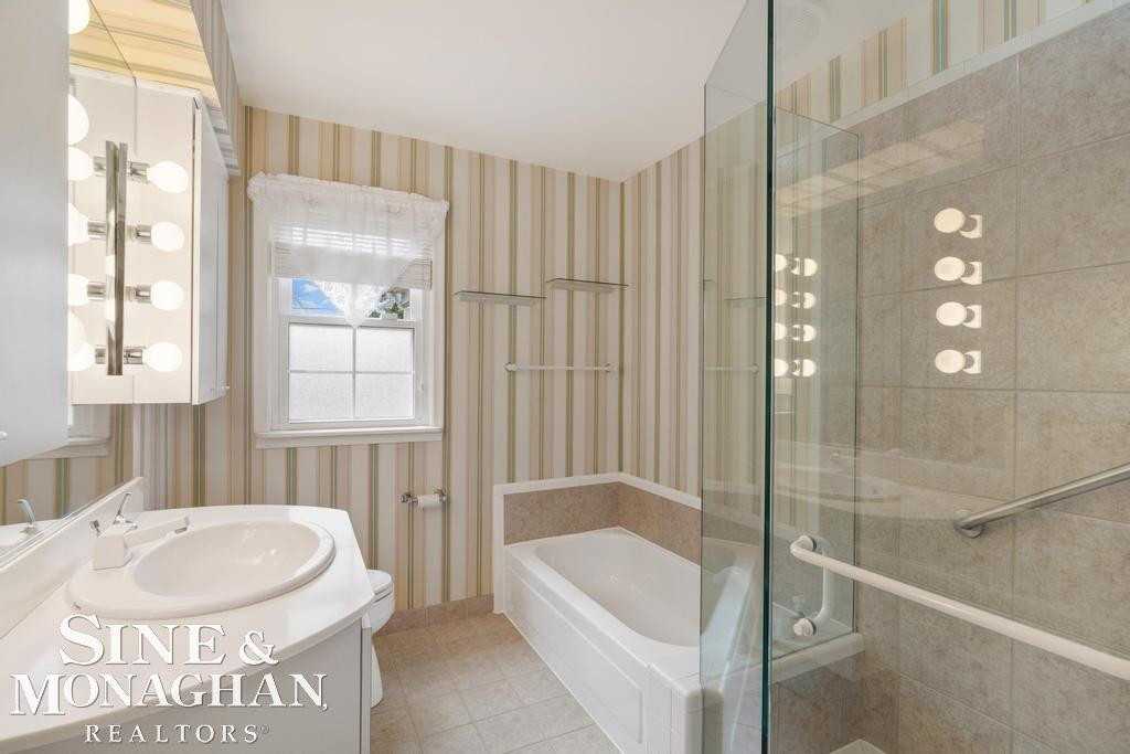 51 Roslyn Road, Grosse Pointe Shores, MI 48236 — Photo 24