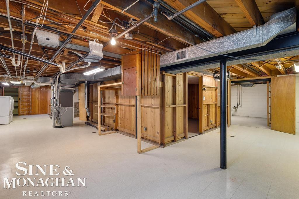 51 Roslyn Road, Grosse Pointe Shores, MI 48236 — Photo 32