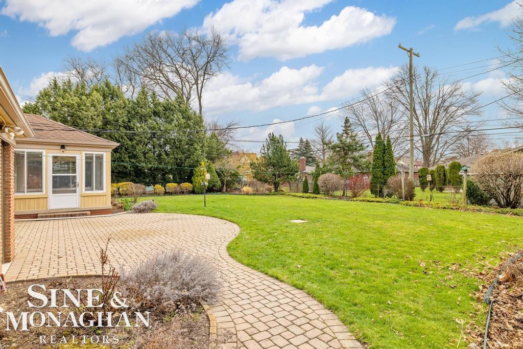 51 Roslyn Road, Grosse Pointe Shores, MI 48236 — Photo 35