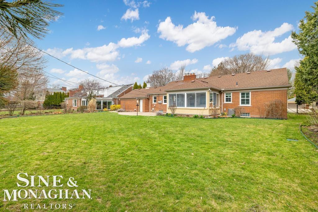 51 Roslyn Road, Grosse Pointe Shores, MI 48236 — Photo 36