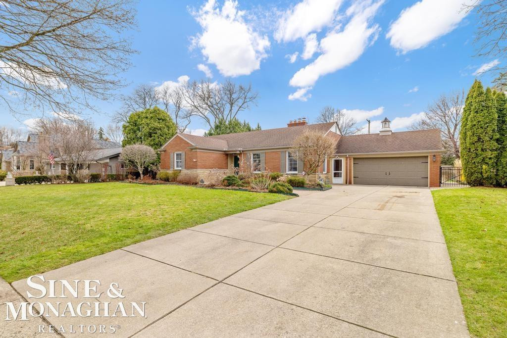 51 Roslyn Road, Grosse Pointe Shores, MI 48236 — Photo 47