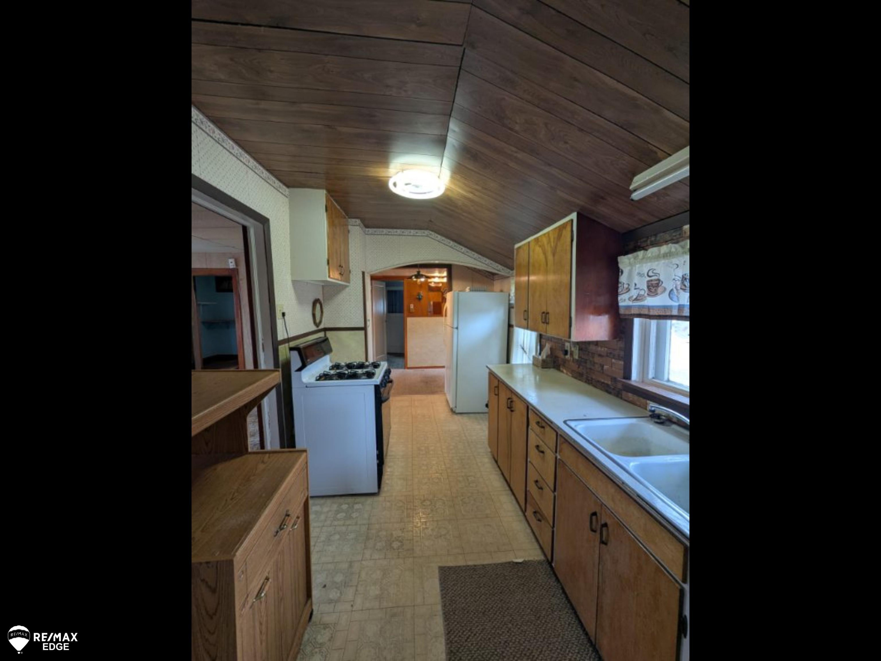 614 S Saginaw Street, Lapeer, MI 48446 — Photo 7