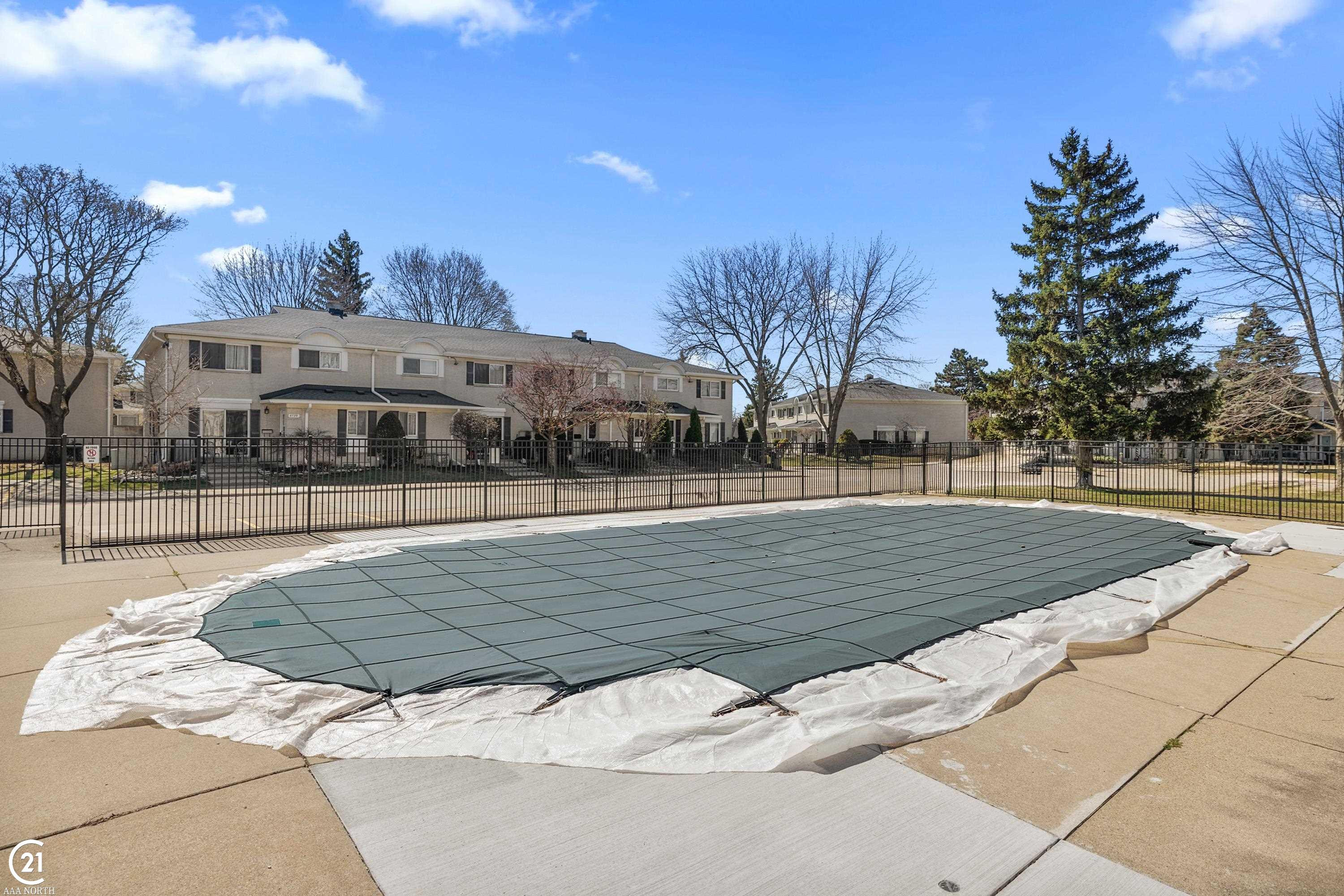 8561 Winchester Drive, Sterling Heights, MI 48313 — Photo 9