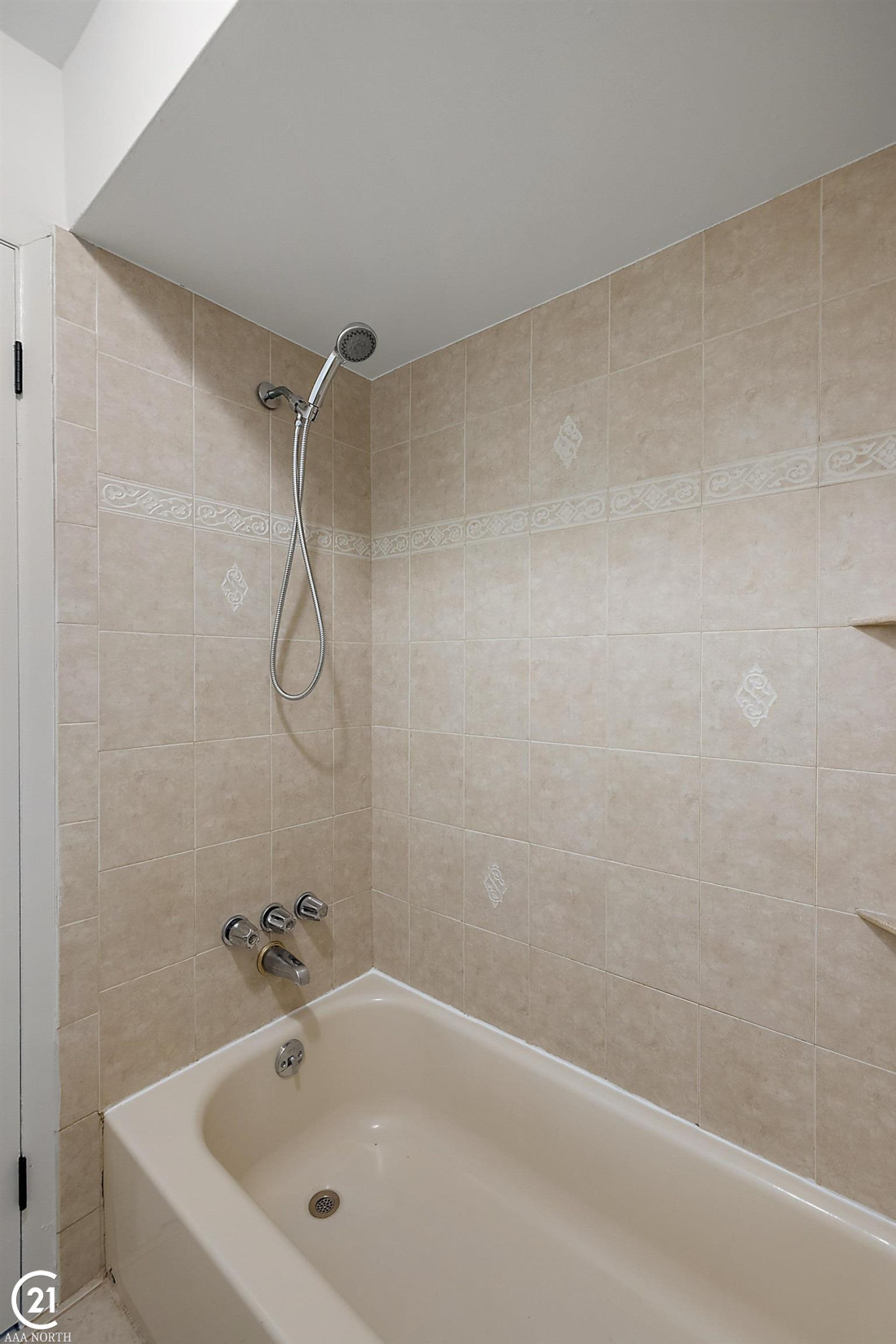 8561 Winchester Drive, Sterling Heights, MI 48313 — Photo 36