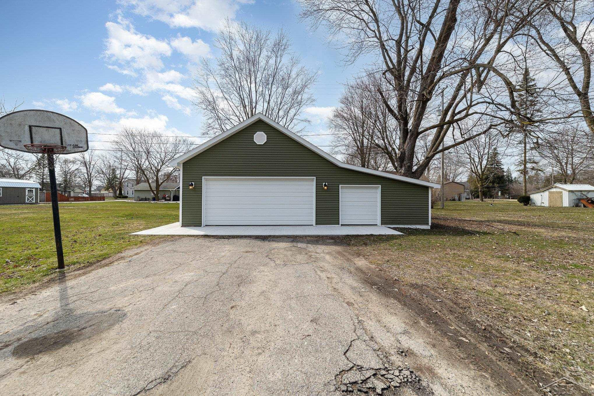118 S Front Street, Standish, MI 48658 — Photo 25