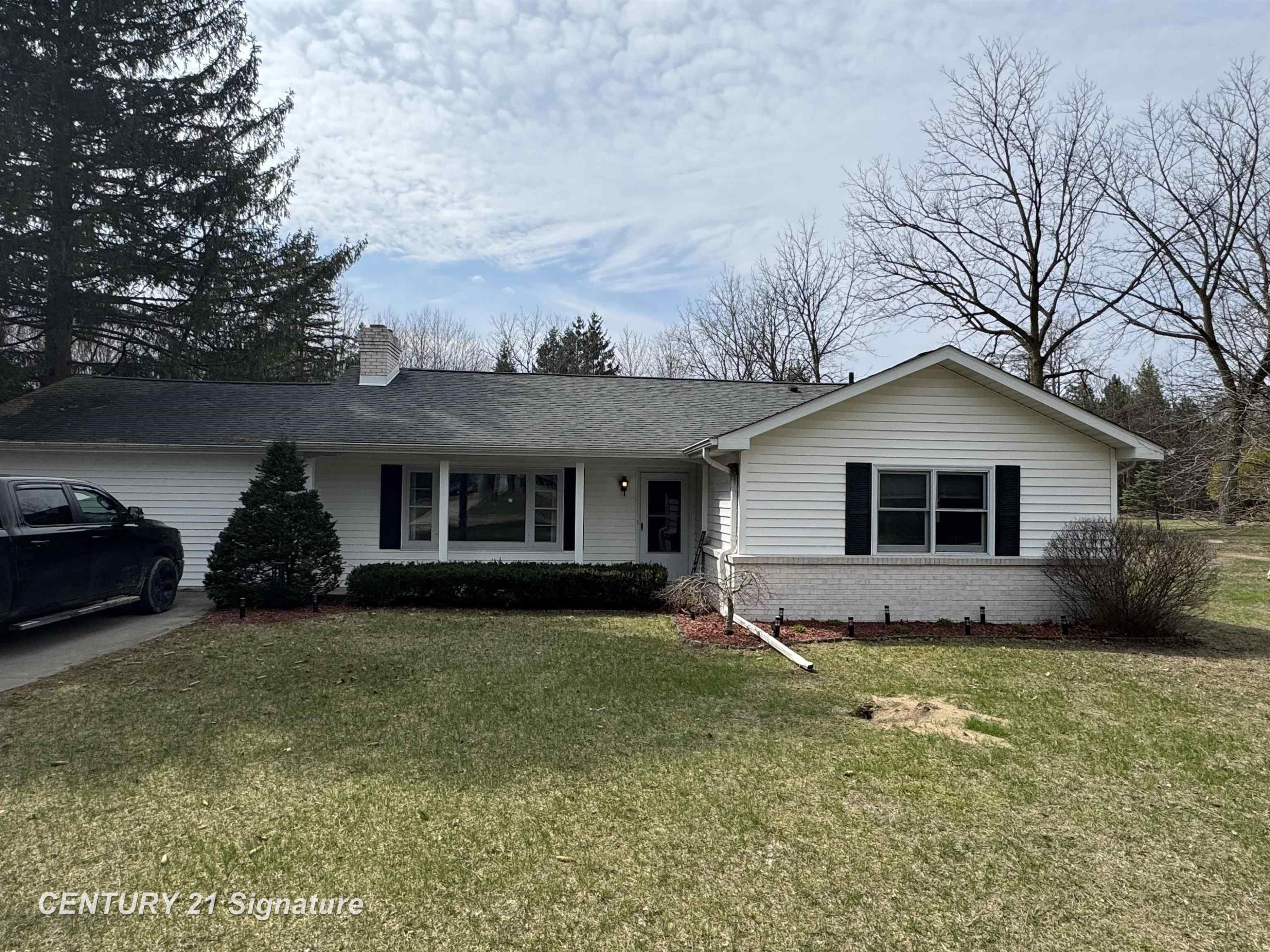 3200 Johann Drive, Saginaw, MI 48609 — front exterior