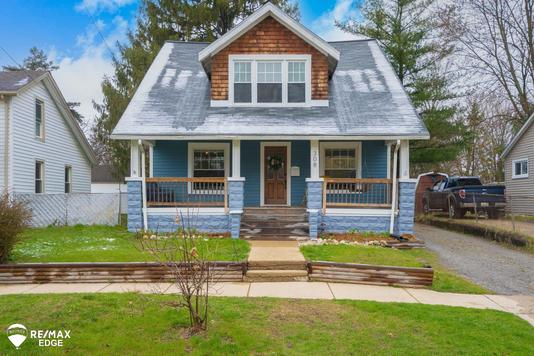 308 Oakland Street, Holly, MI 48442 — front exterior