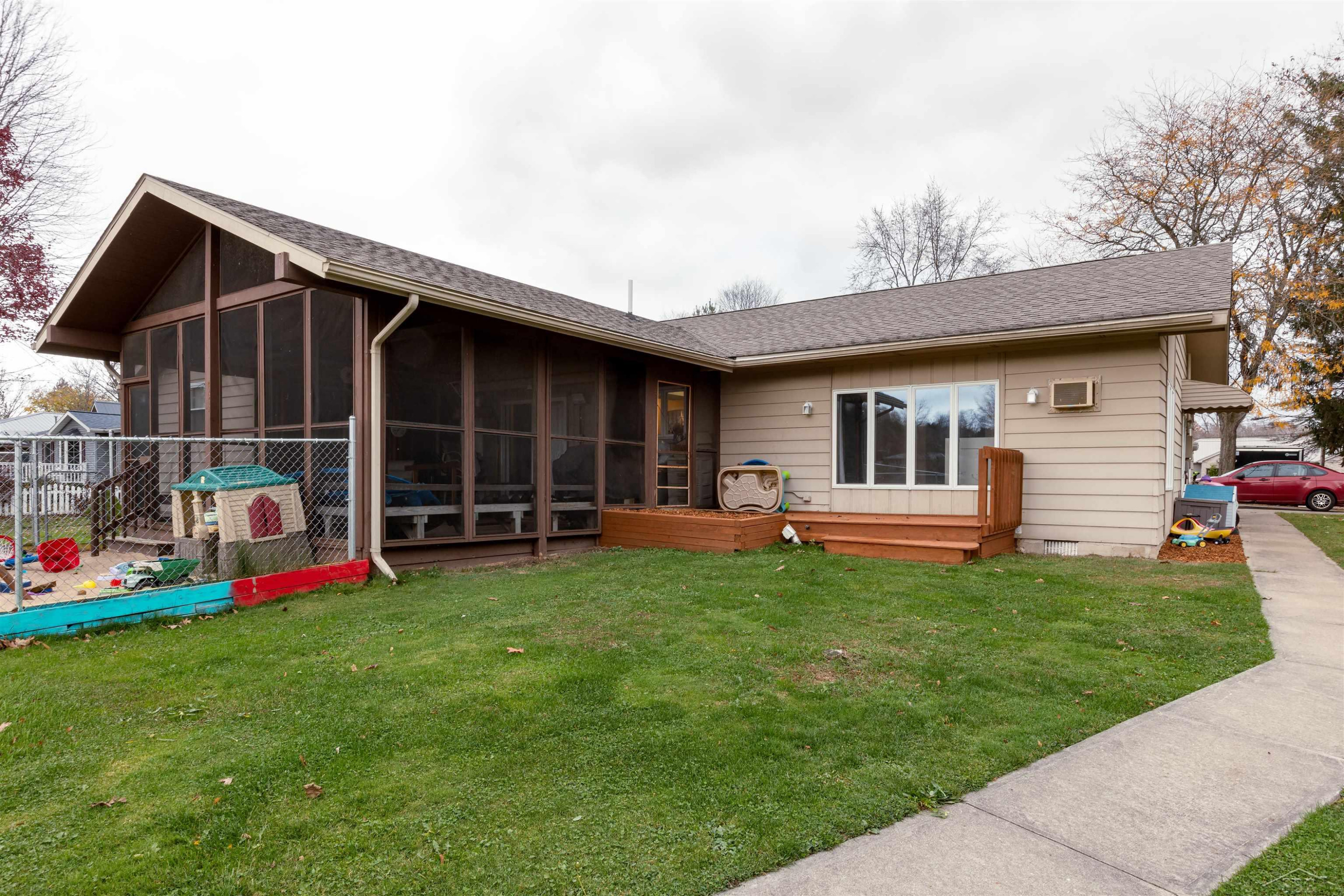 675 Point Dr Drive, Clare, MI 48617 — Photo 33