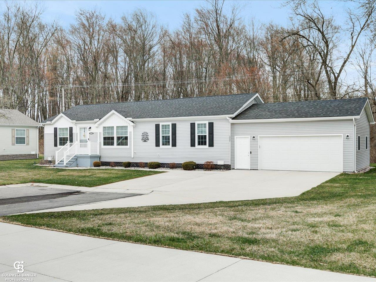10607 Lyons Court, MI — Photo 3