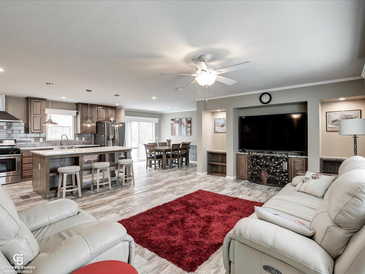 10607 Lyons Court, MI — Photo 4