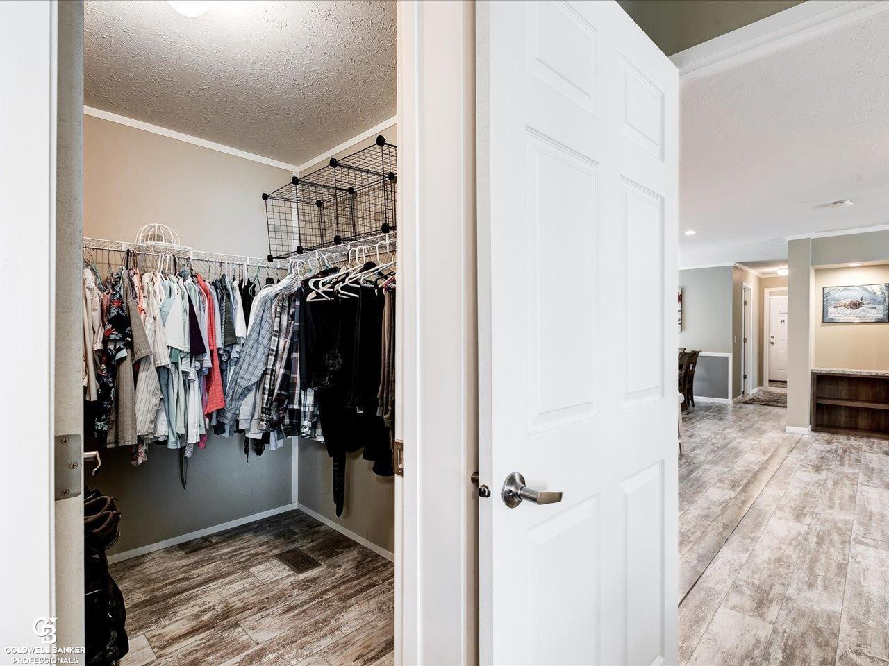10607 Lyons Court, MI — Photo 15