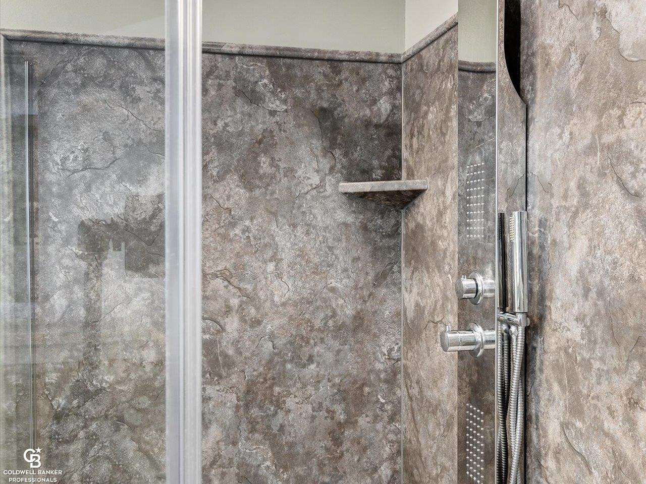 10607 Lyons Court, MI — Photo 17