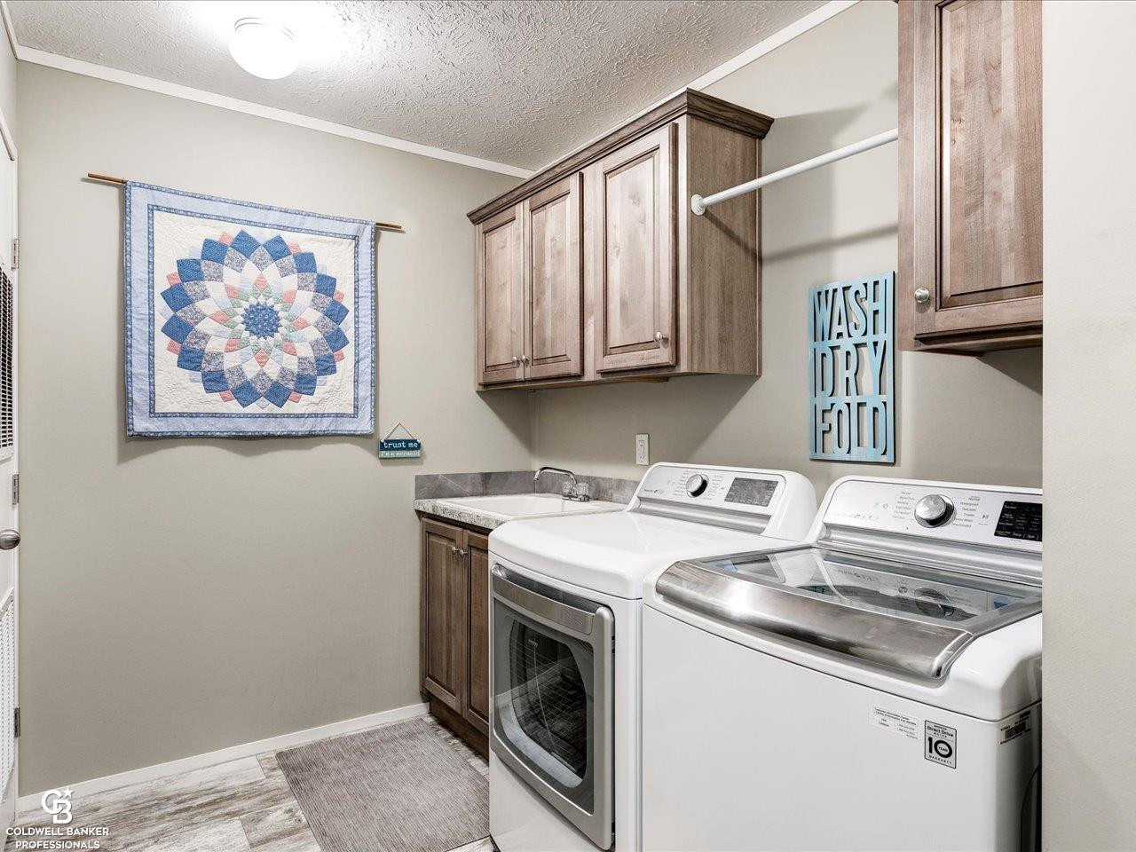 10607 Lyons Court, MI — Photo 22