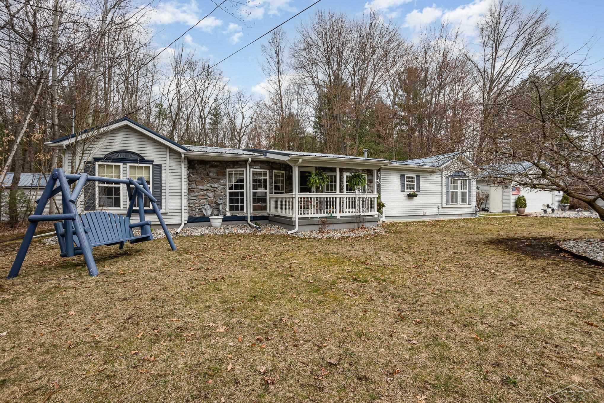 804 W Sand Beach Drive, Sanford, MI 48657 — Photo 2