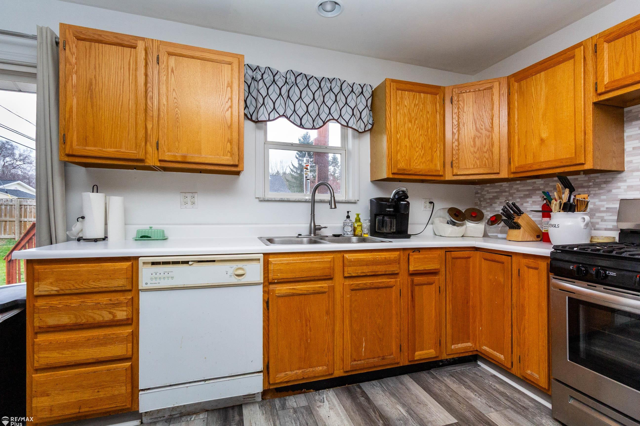 5027 Knapp Drive, Flint, MI 48506 — Photo 12
