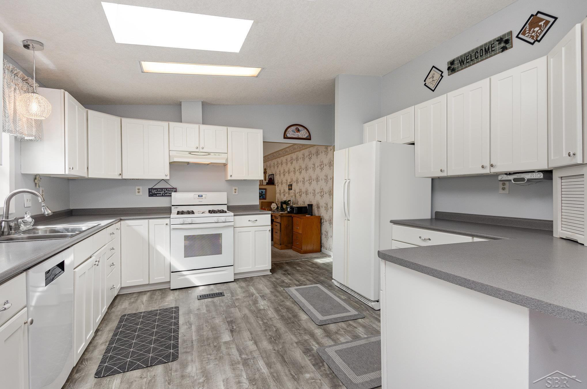 804 W Sand Beach Drive, Sanford, MI 48657 — Photo 10