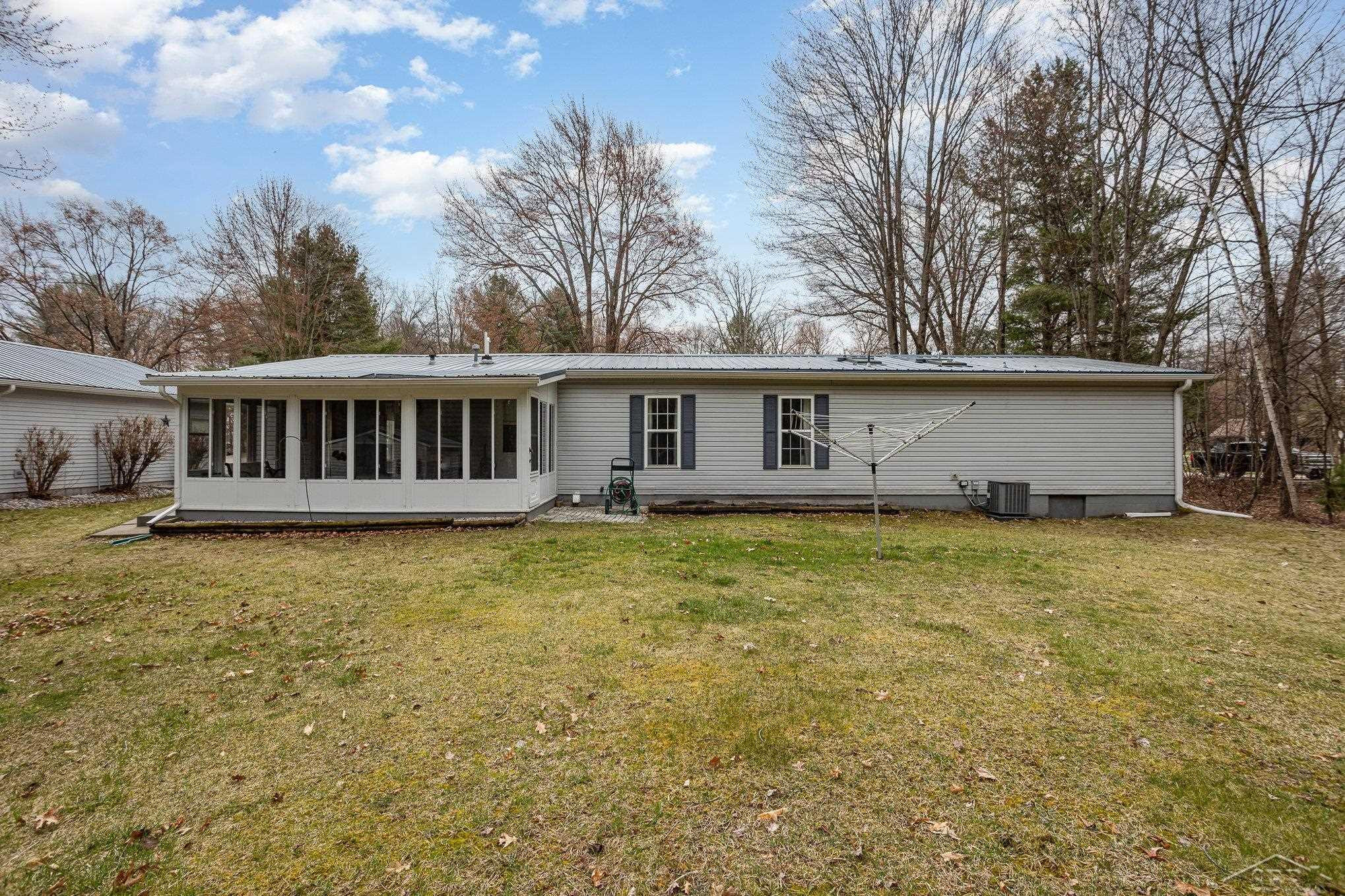 804 W Sand Beach Drive, Sanford, MI 48657 — Photo 25