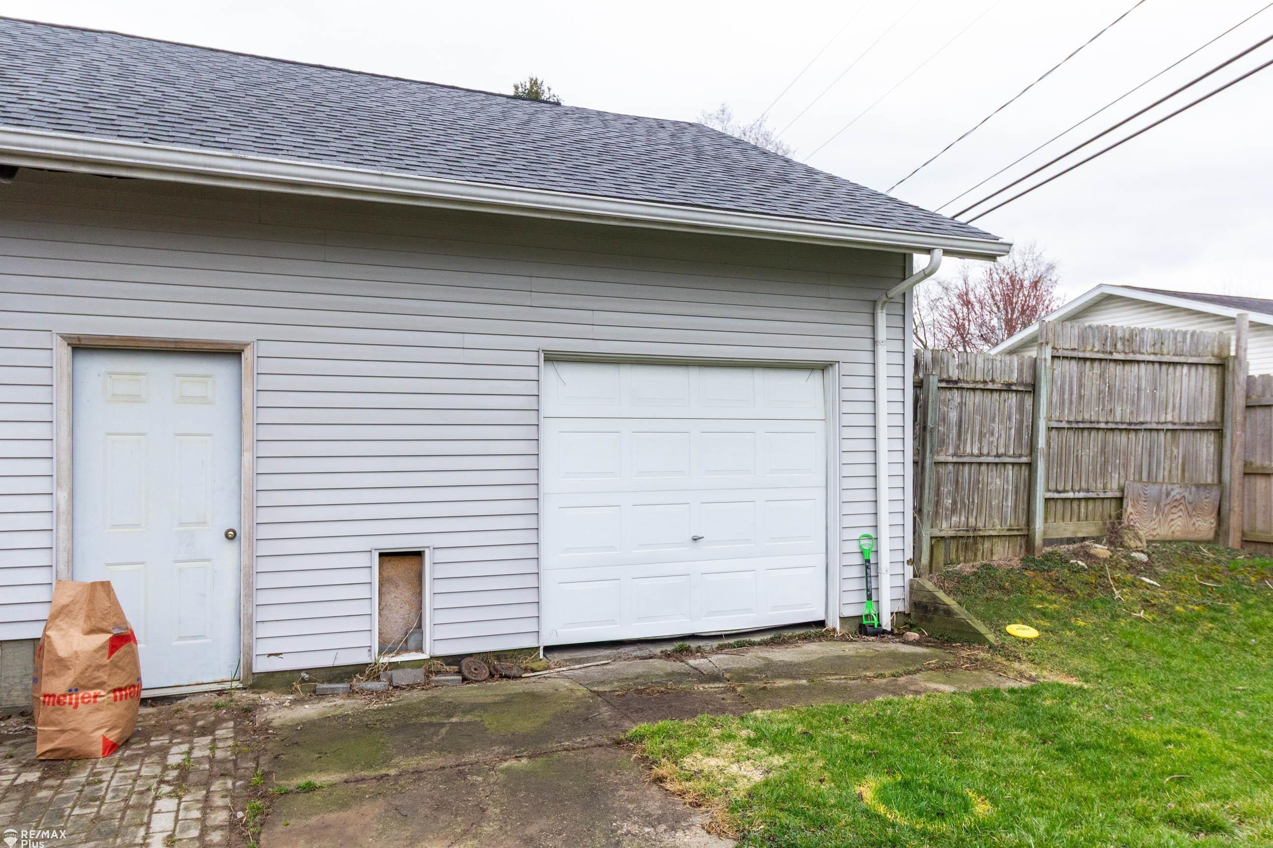5027 Knapp Drive, Flint, MI 48506 — Photo 33
