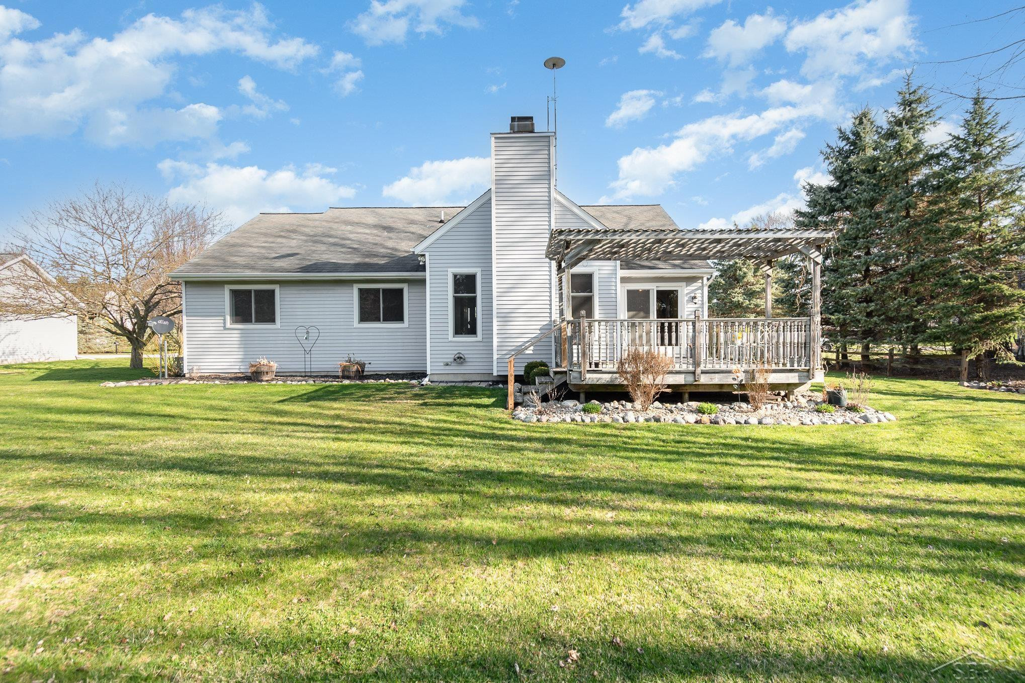 300 Colorado Ridge Drive, Hemlock, MI 48626 — Photo 17