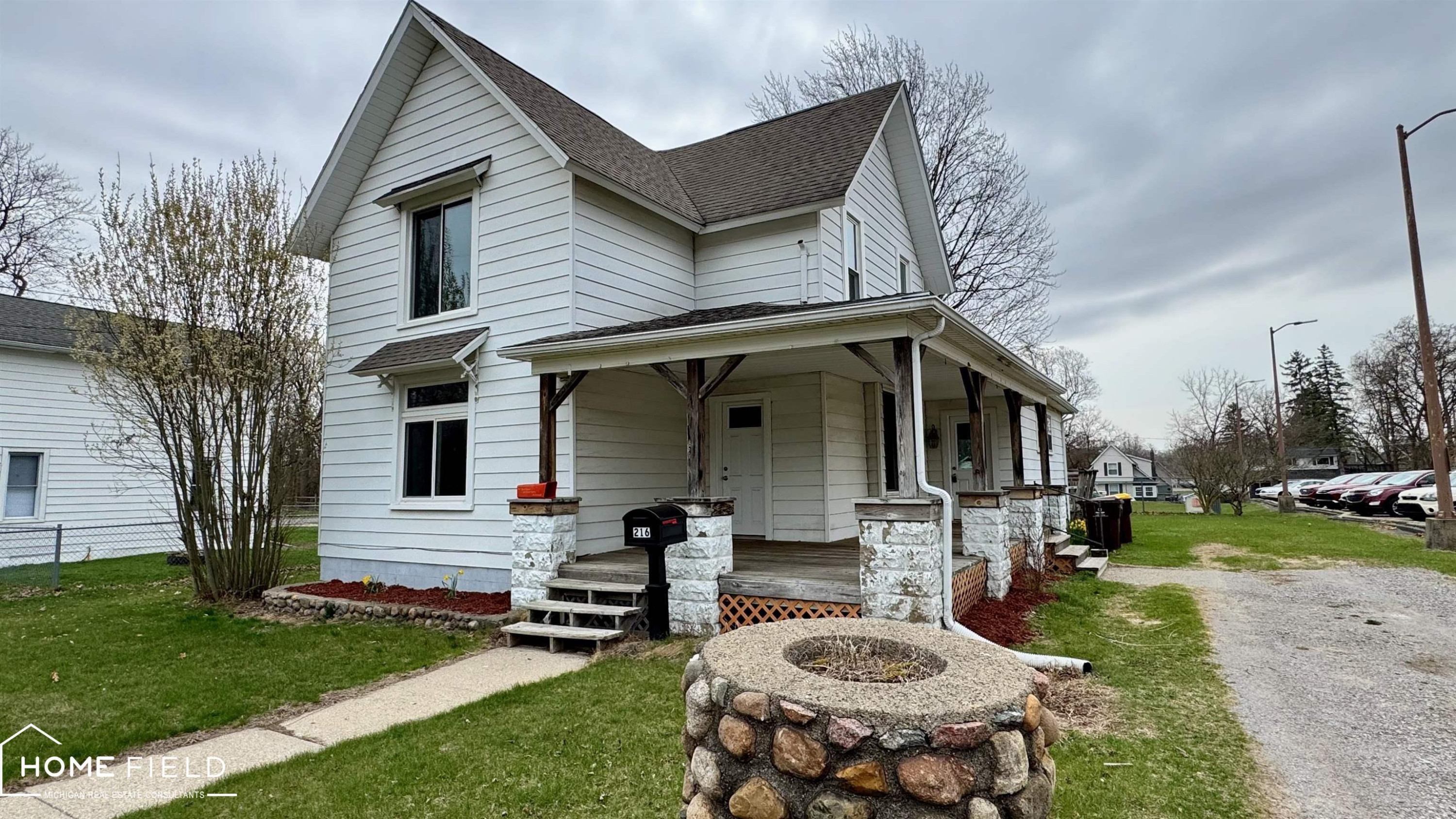 216 N Chapman Street, Chesaning, MI 48616 — front exterior
