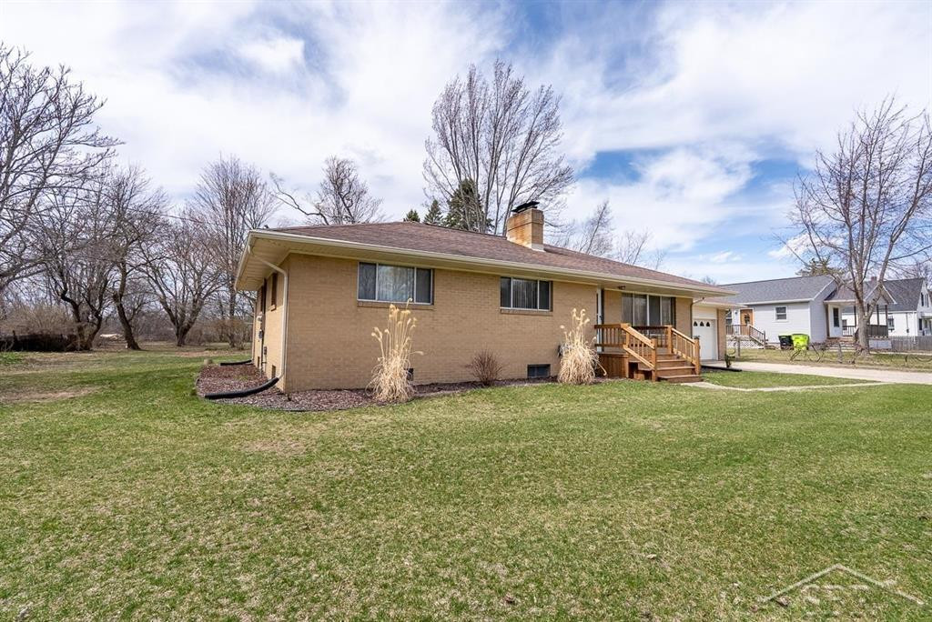 211 N Water Street, Pinconning, MI 48650 — Photo 2