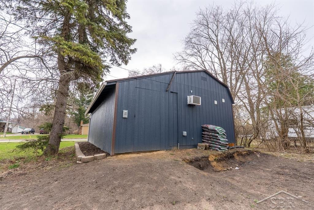 211 N Water Street, Pinconning, MI 48650 — Photo 42