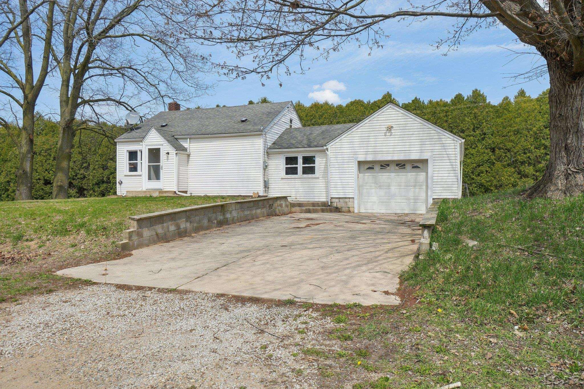 6112 Monroe Road, Tipton, MI 49287 — Photo 2