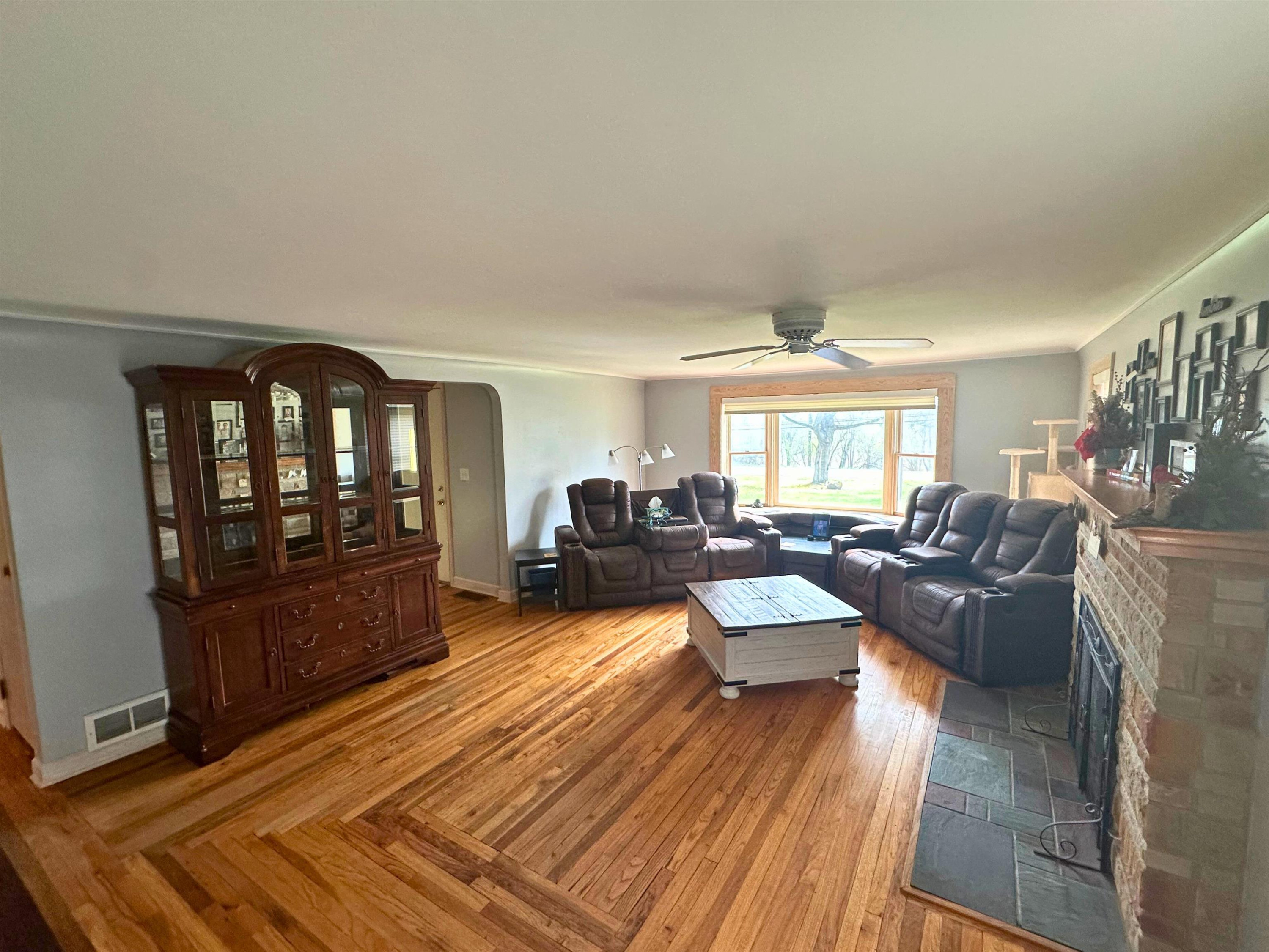 610 S Macomb Street, Manchester, MI 48158 — Photo 2