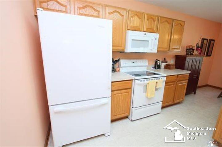 910 Hickory Creek Drive, Temperance, MI 48182 — Photo 10